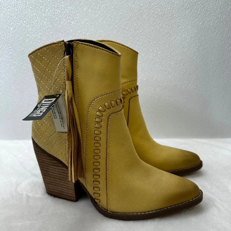 Dream Big Narrow Bootie Boots
Western By Dingo In Tan, Size: 8